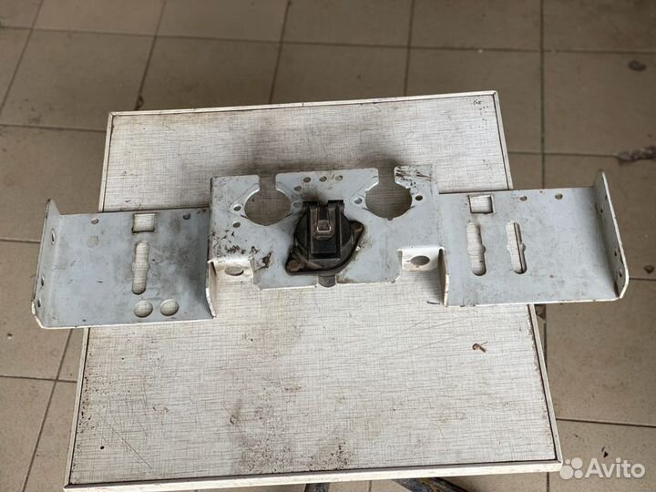 Кронштейн розетки полуприцеп Шмитц