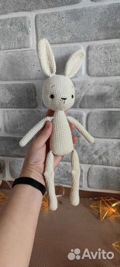 Вязанная игрушка - заяц (амигуруми)