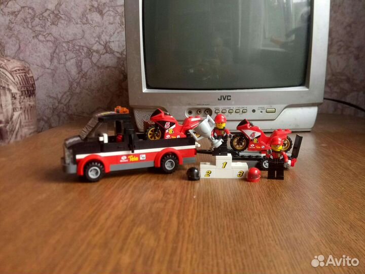 Lego city Перевозчик гоночный мотоциклов