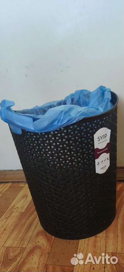 Ведра, мусорные баки, вешалки