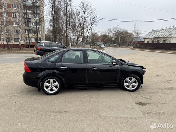 Ford Focus 1.6 AT, 2010, битый, 170 000 км