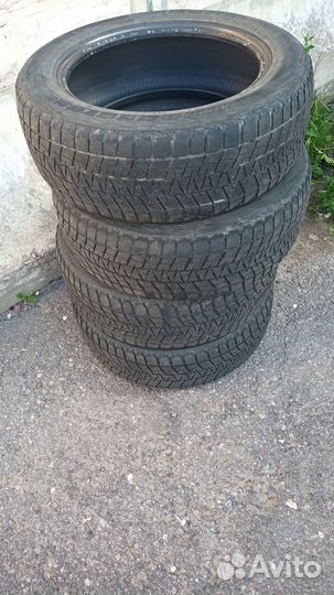 Bridgestone Blizzak DM-V1 215/65 R17