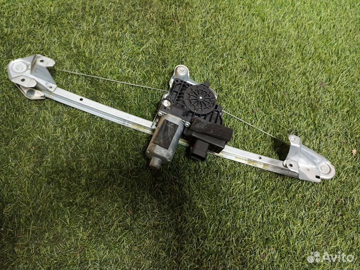 Стеклоподъемник задний левый Opel Zafira B