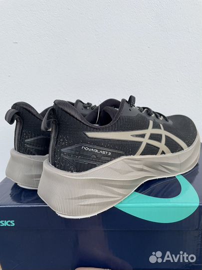 Кроссовки asics