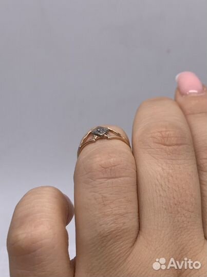 Золотое кольцо с бриллиантом 585 проба со звездой