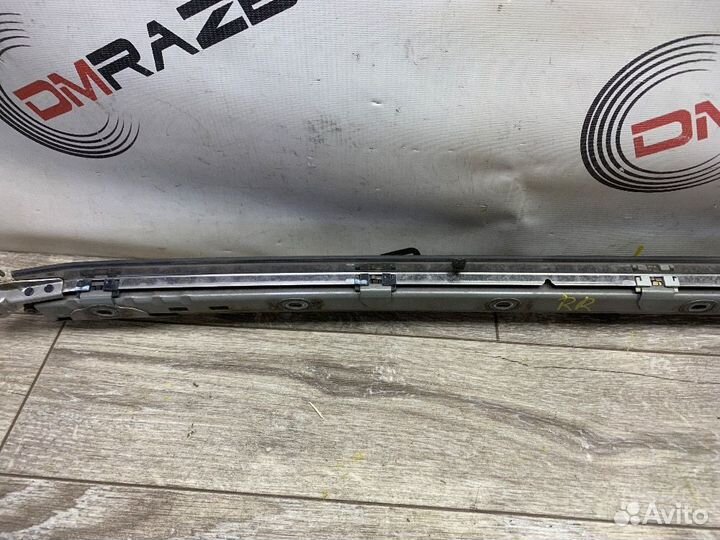 Полозья сдвижной двери Toyota Isis I (2004—2009)