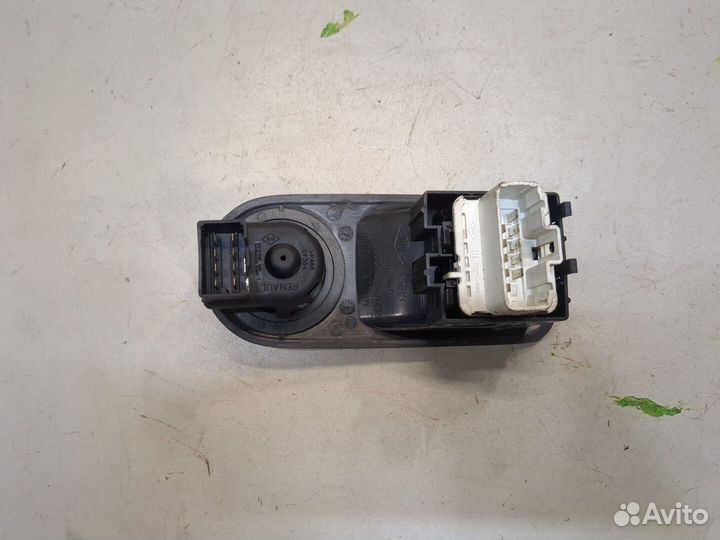 Кнопка стеклоподъемника Renault Trafic, 2006