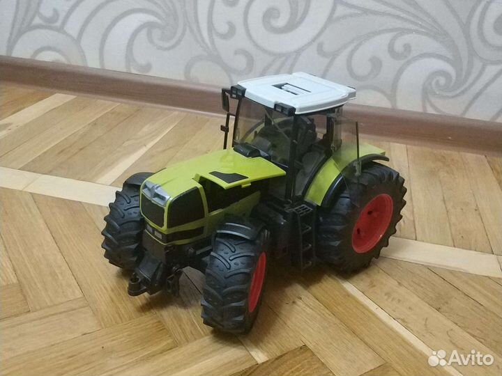 Трактор bruder