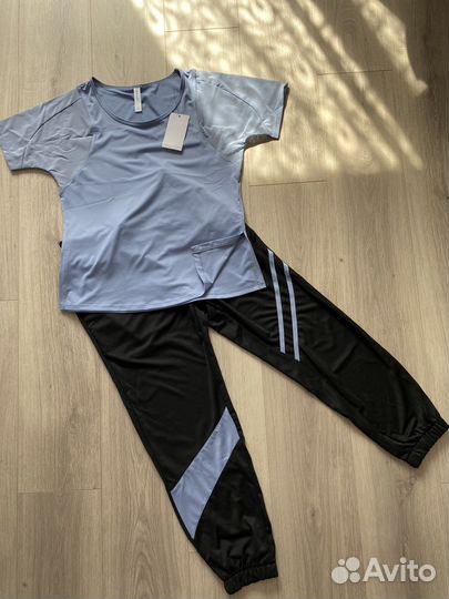 Женский спортивный костюм