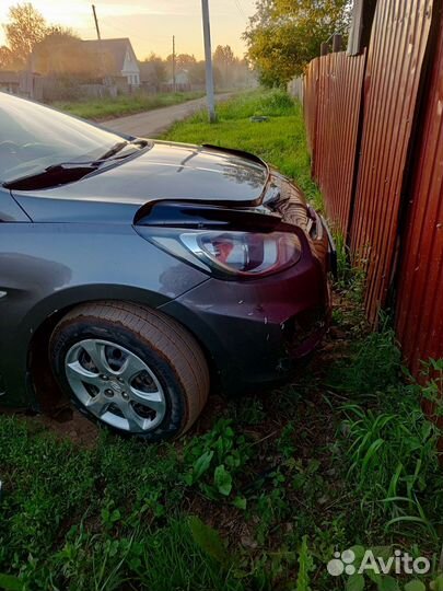 Hyundai Solaris 1.4 МТ, 2011, битый, 180 000 км