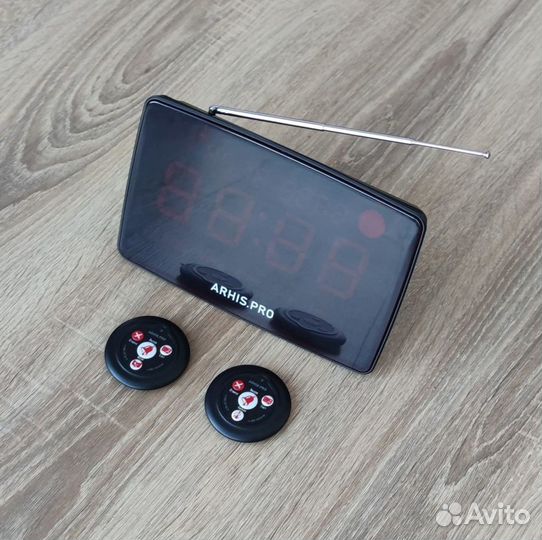 Табло отображения вызова на русском, кнопка вызова