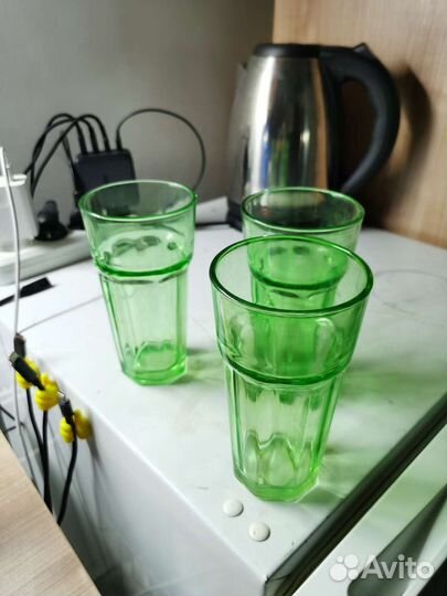 Стеклянные стаканы зелёные