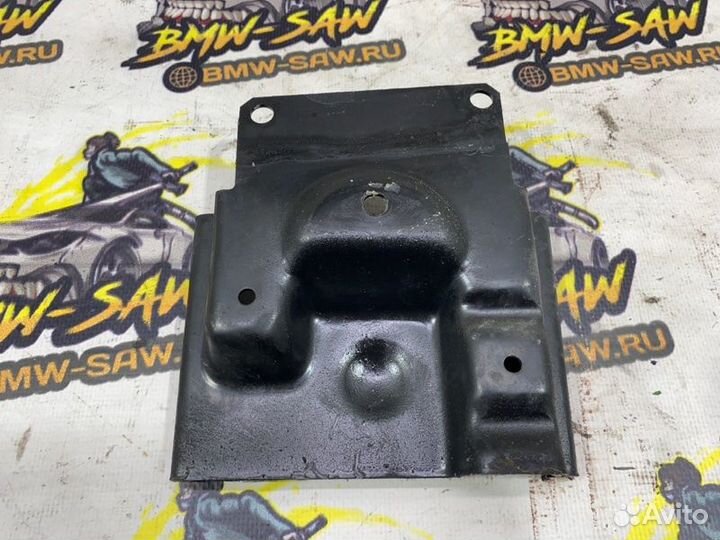 Кронштейн гидроусилителя Audi A6 C4 AAH 1995