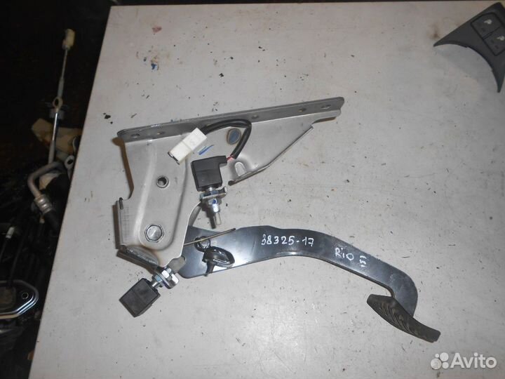 Педаль сцепления (Hyundai Solaris, Kia Rio)