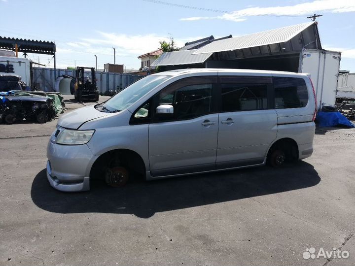 Решетка радиатора Nissan Serena C25