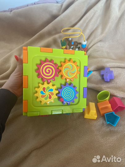 Развивающие игрушки (бизиборд, сортер)