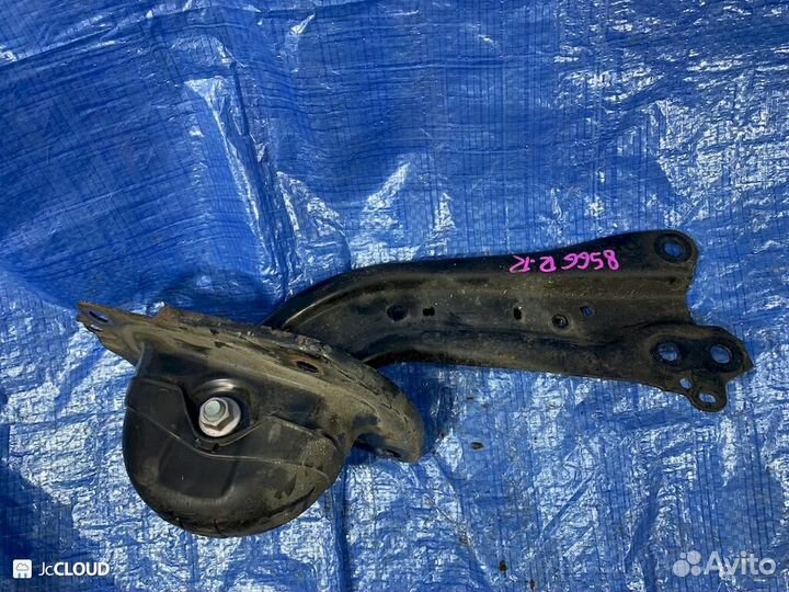 Крепление рычага на toyota prius ZVW50 2zrfxe