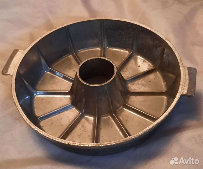 Мясорубка,конд.формы,утятница,чайники,вафельница