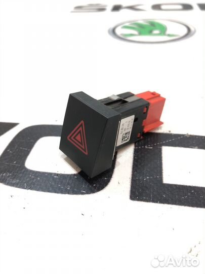Кнопка аварийного сигнала Skoda Yeti 5L 2012