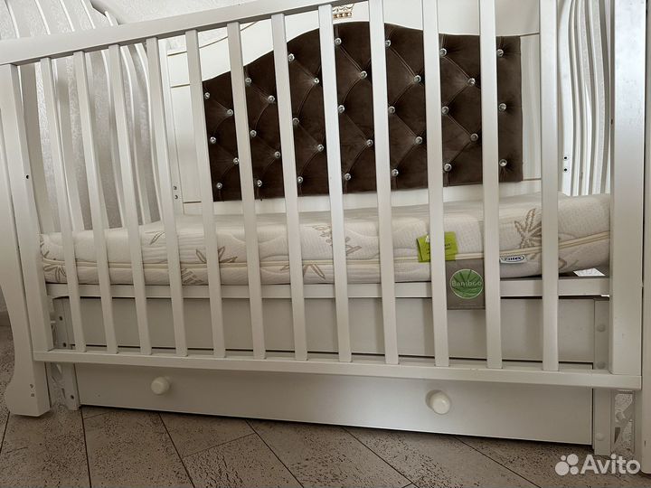 Детская кроватка с маятником Гандылян