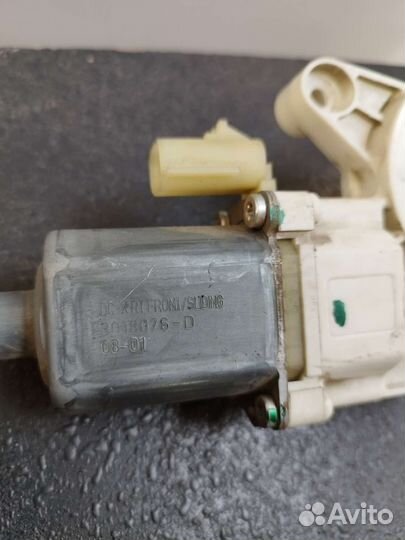 Моторчик стеклоподъемника задний правый Chrysler