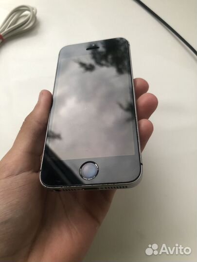 iPhone SE 128гб
