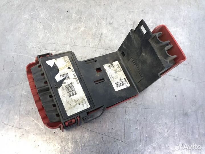 Блок предохранителей Peugeot 308 4E 2007- 2011