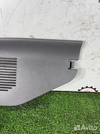 Заглушка обшивки багажника задняя левая Toyota