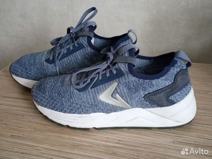 Кроссовки женские 37 размер бу