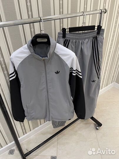 Спортивный костюм adidas в стиле 90