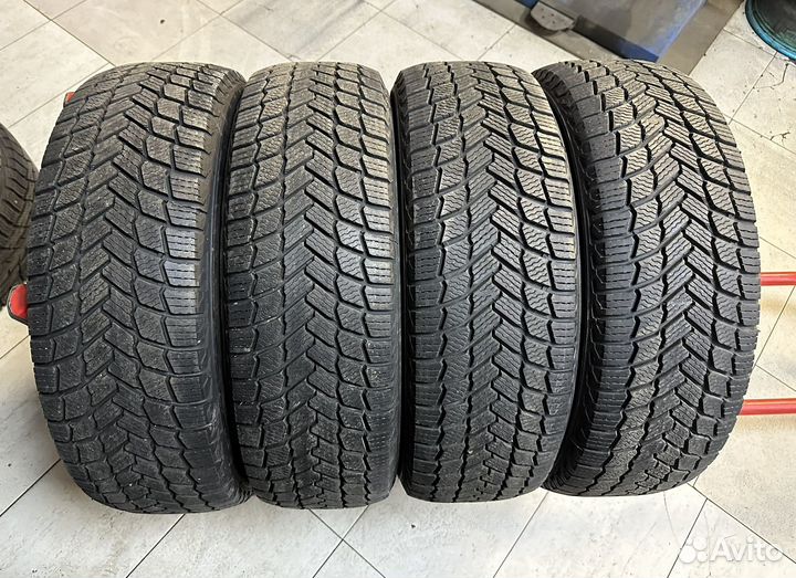 Michelin X-Ice Snow 215/65 R17