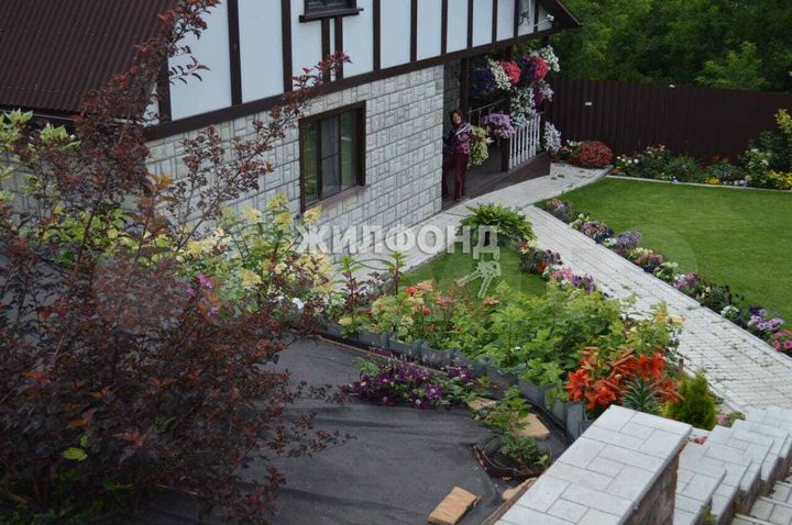 Дом 169,7 м² на участке 4 сот.