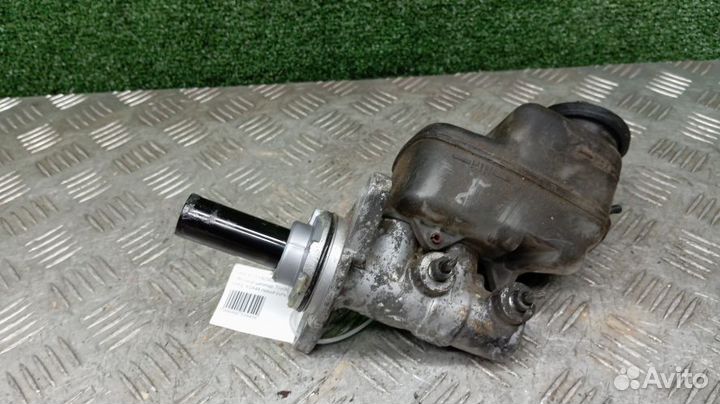 Главный тормозной цилиндр Toyota Rav4