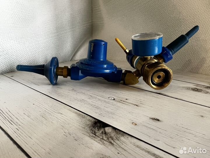 Насадка с манометром и двумя клапанами