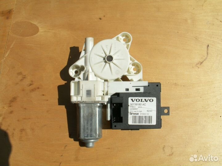 Моторчик стеклопод. задней левой двери Volvo S40