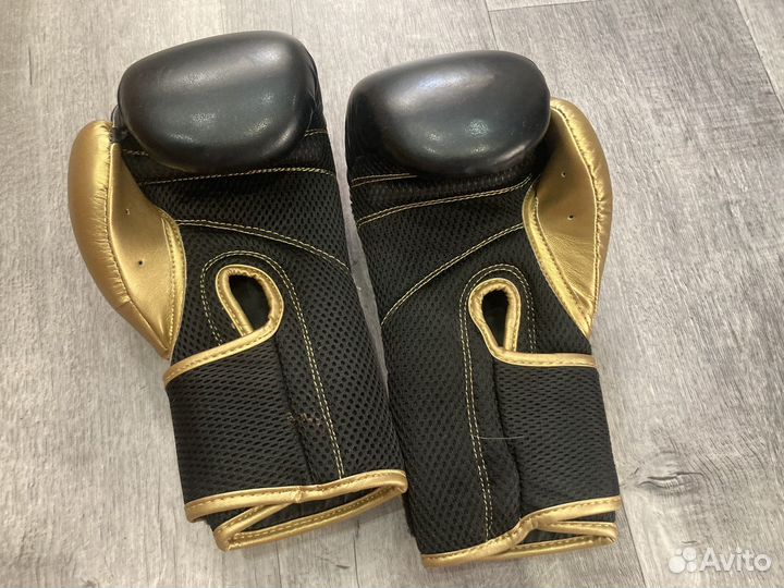 Боксерские перчатки 8 oz
