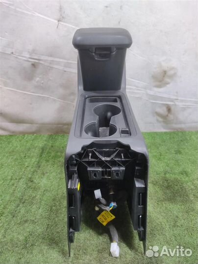 Консоль центральная с подлокотником Opel Antara 2