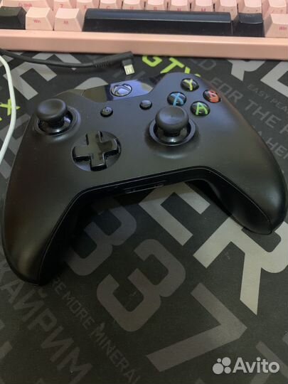 Геймпад xbox One оригинал(Авито доставка)