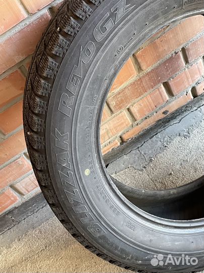 Bridgestone Blizzak Revo GZ 225/60 R17
