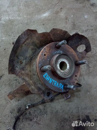 Кулак поворотный передний левый