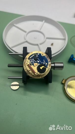 Золотые швейцарские часы 750 (9гр золота)