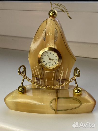 Часы из селенита