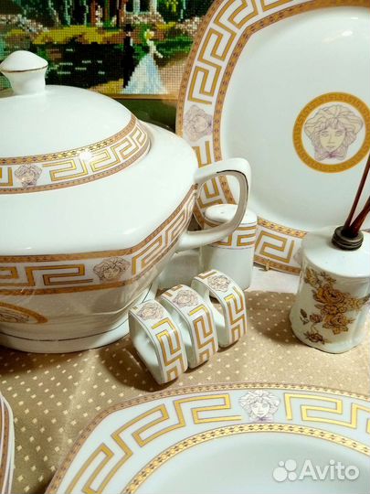 Столовый сервиз. На 6 персон.Золото. Версаче