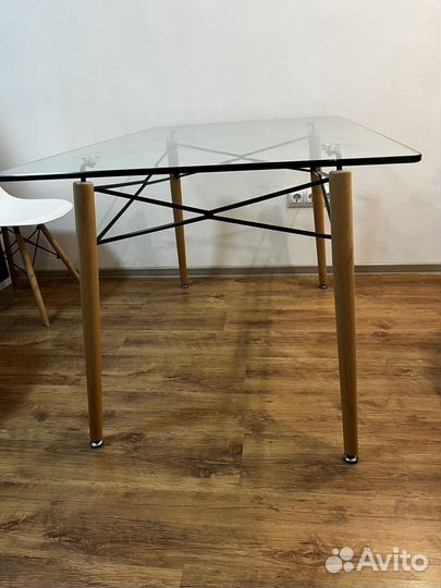 Комплект стеклянный стол и стулья Eames