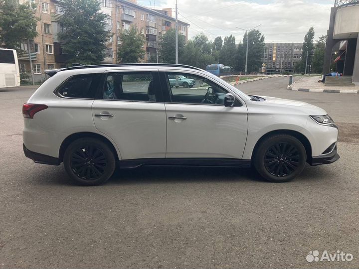 Mitsubishi Outlander 2.4 CVT, 2021, 20 км
