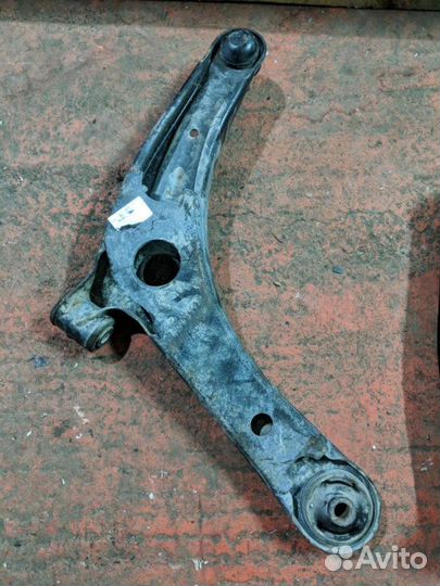 Рычаг подвески нижний передний левый Mitsubishi