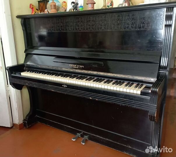 Пианино Красный октябрь