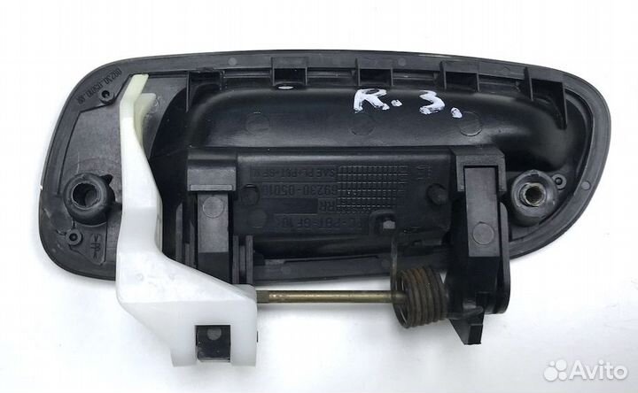 Тойота Карина Ручка двери правой задней наружная