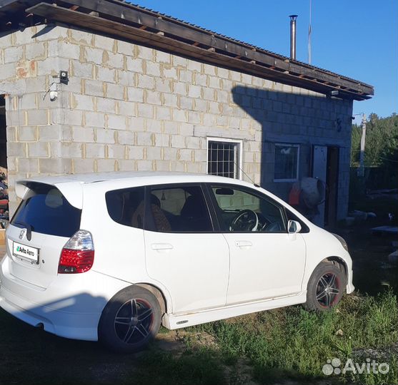 Honda Fit 1.3 CVT, 2002, 260 303 км