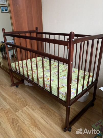 Детская кроватка